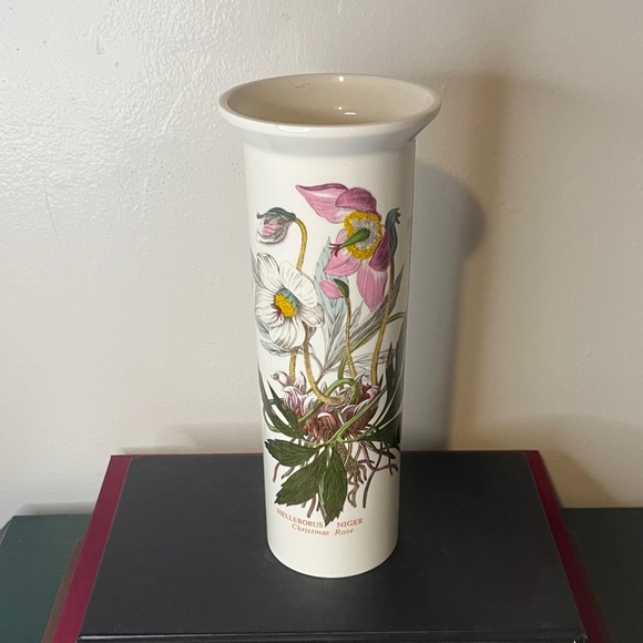 Portmeirion Botanic Garden Serif Vase Helleborus Niger Christmas Rose 9''H - Picture 1 of 12